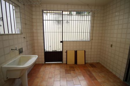 Casa à venda com 386m², 4 quartos e 2 vagasÁrea de Serviço