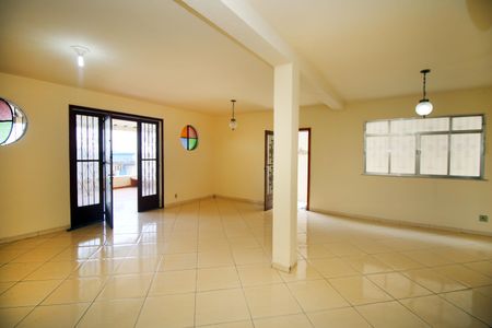 Sala de casa à venda com 4 quartos, 386m² em Vaz Lobo, Rio de Janeiro