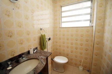 Casa à venda com 386m², 4 quartos e 2 vagasBanheiro 1º piso