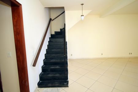 Casa à venda com 386m², 4 quartos e 2 vagasSala
