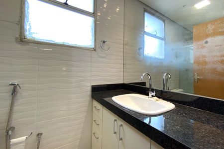 Apartamento à venda com 200m², 4 quartos e 3 vagasBanheiro da Suíte 1