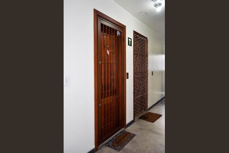 Apartamento à venda com 37m², 1 quarto e 1 vaga Apartamento à venda com 37m², 1 quarto e 1 vagaPorta do imóvel