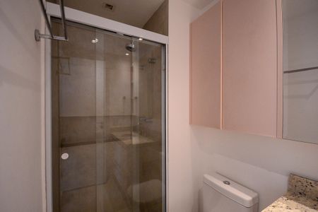 Apartamento para alugar com 74m², 2 quartos e 2 vagas Apartamento para alugar com 74m², 2 quartos e 2 vagasBanheiro da Suite