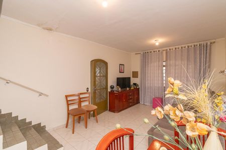 Casa para alugar com 145m², 3 quartos e 2 vagasSala