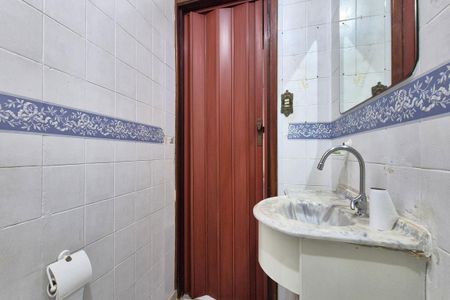 Casa à venda com 190m², 4 quartos e 2 vagasBanheiro da Suíte