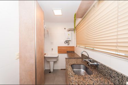 Banheiro de apartamento para alugar com 1 quarto, 40m² em Centro, Curitiba