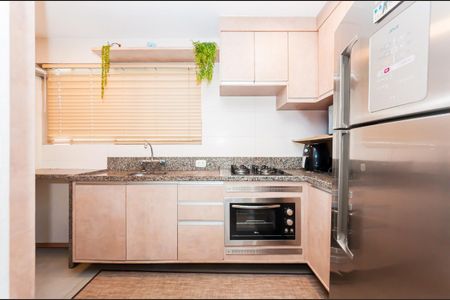 Cozinha de apartamento para alugar com 1 quarto, 40m² em Centro, Curitiba