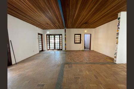 Sala de casa à venda com 5 quartos, 550m² em Vila Pirajussara, São Paulo