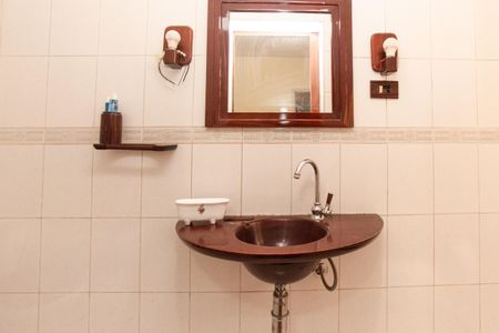 Casa à venda com 300m², 3 quartos e 2 vagas Casa à venda com 300m², 3 quartos e 2 vagasBanheiro da Suíte