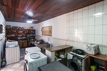 Casa à venda com 300m², 3 quartos e 2 vagas Casa à venda com 300m², 3 quartos e 2 vagasSalão