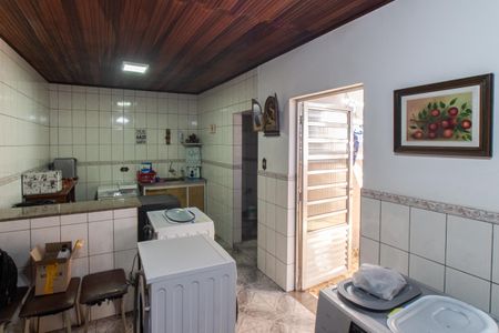 Casa à venda com 300m², 3 quartos e 2 vagas Casa à venda com 300m², 3 quartos e 2 vagasSalão