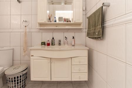 Casa à venda com 300m², 3 quartos e 2 vagas Casa à venda com 300m², 3 quartos e 2 vagasBanheiro