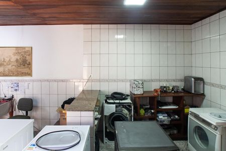 Casa à venda com 300m², 3 quartos e 2 vagas Casa à venda com 300m², 3 quartos e 2 vagasSalão