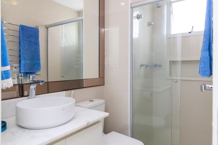 Apartamento para alugar com 73m², 2 quartos e 2 vagasSuíte 1 - Banheiro