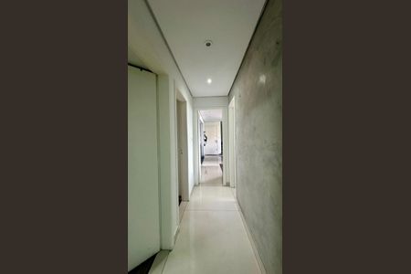 Apartamento à venda com 152m², 4 quartos e 2 vagasCorredor 