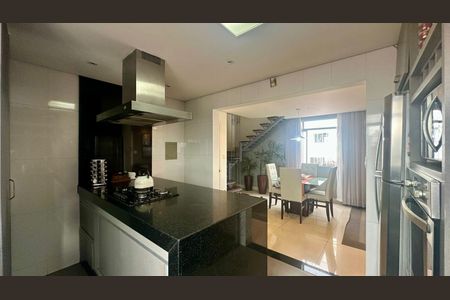 Apartamento à venda com 152m², 4 quartos e 2 vagasCozinha 