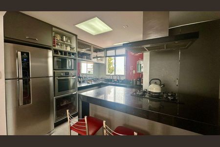 Apartamento à venda com 152m², 4 quartos e 2 vagasCozinha 