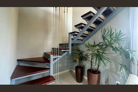 Escadas  de apartamento à venda com 3 quartos, 140m² em Dona Clara, Belo Horizonte