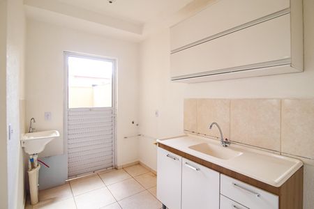 Cozinha e Área de Serviço de apartamento para alugar com 2 quartos, 50m² em Colina de Indaiatuba, Indaiatuba