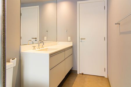 Apartamento à venda com 125m², 2 quartos e 2 vagasBanheiro da Suíte 1