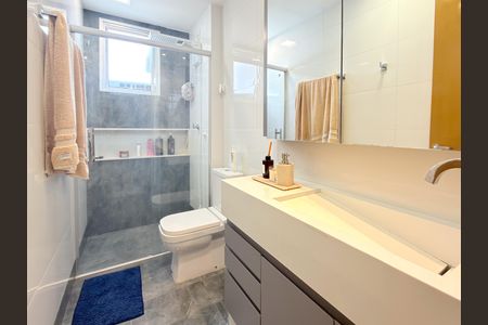 Apartamento à venda com 95m², 3 quartos e 2 vagasBanheiro social