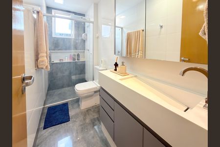 Apartamento à venda com 95m², 3 quartos e 2 vagasBanheiro social