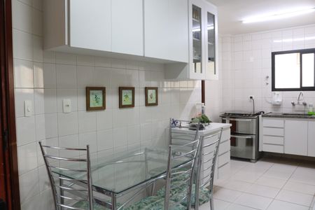 Apartamento à venda com 148m², 2 quartos e 2 vagasCozinha