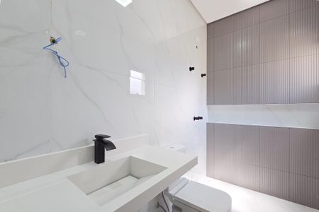 Casa à venda com 180m², 3 quartos e 4 vagasBanheiro - Suíte 1