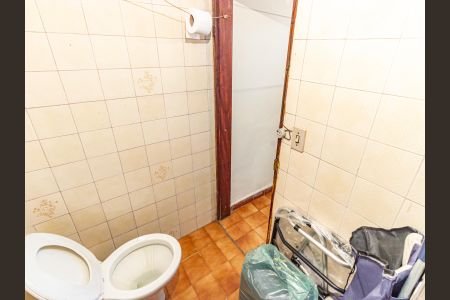 Casa à venda com 242m², 3 quartos e 5 vagasBanheiro 2