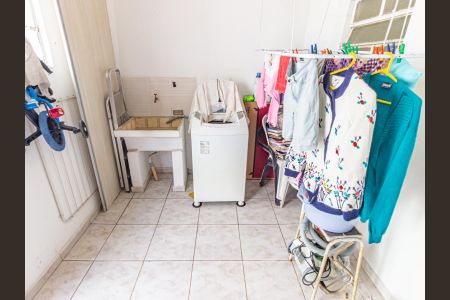 Casa à venda com 242m², 3 quartos e 5 vagasCasa 2 - Área de serviço