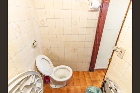 Casa à venda com 242m², 3 quartos e 5 vagasBanheiro 2