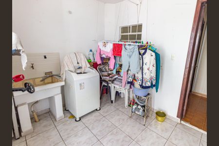 Casa à venda com 242m², 3 quartos e 5 vagasCasa 2 - Área de serviço