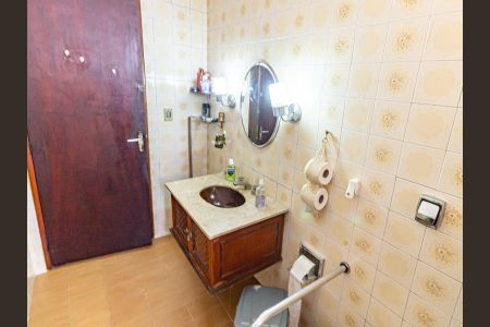 Casa à venda com 242m², 3 quartos e 5 vagasBanheiro 1