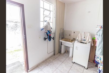 Casa à venda com 242m², 3 quartos e 5 vagasCasa 2 - Área de serviço