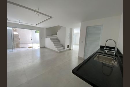 Casa de Condomínio à venda com 4 quartos, 220m² em Vargem Pequena, Rio de Janeiro