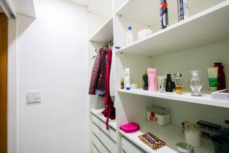 Apartamento para alugar com 120m², 2 quartos e 2 vagas Apartamento para alugar com 120m², 2 quartos e 2 vagasCloset do quarto 1