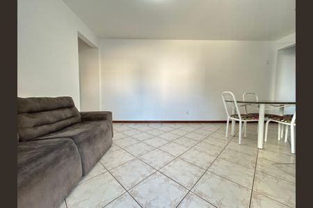 Sala de apartamento para alugar com 2 quartos, 80m² em Carvoeira, Florianópolis