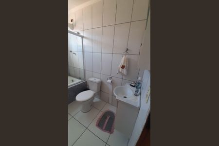 Casa à venda com 150m², 4 quartos e 2 vagasBanheiro