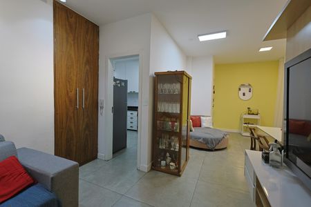 Apartamento à venda com 98m², 3 quartos e 1 vaga Apartamento à venda com 98m², 3 quartos e 1 vagaSala