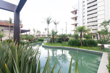 Apartamento à venda com 299m², 4 quartos e 3 vagas Apartamento à venda com 299m², 4 quartos e 3 vagasÁrea comum - Piscina