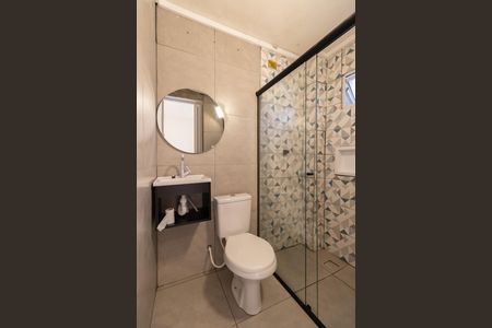 Banheiro de casa de condomínio para alugar com 1 quarto, 20m² em Jardim Lisboa, São Paulo