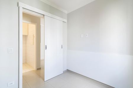 Quarto 1 de apartamento para alugar com 2 quartos, 44m² em Vila Uberabinha, São Paulo