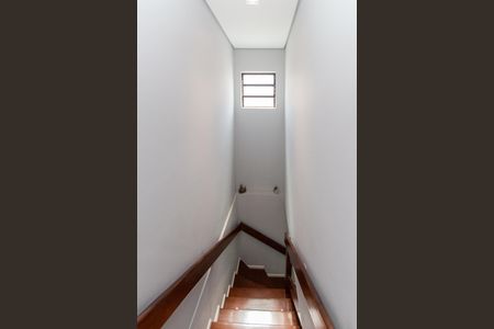 Casa à venda com 147m², 3 quartos e 2 vagasEscada 