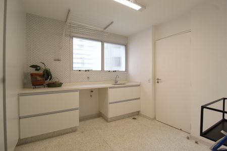 Apartamento à venda com 192m², 3 quartos e 2 vagasÁrea de Serviço