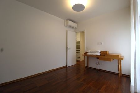 Apartamento à venda com 192m², 3 quartos e 2 vagasQuarto 3 - Suíte