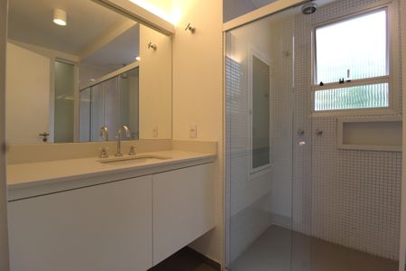 Apartamento à venda com 192m², 3 quartos e 2 vagasBanheiro da Suíte