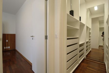 Apartamento à venda com 192m², 3 quartos e 2 vagasCloset da Suíte 3