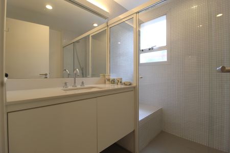 Apartamento à venda com 192m², 3 quartos e 2 vagasBanheiro Social