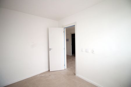 Quarto 1 de apartamento para alugar com 2 quartos, 40m² em Irajá, Rio de Janeiro