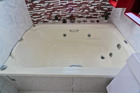 Casa à venda com 300m², 4 quartos e 6 vagasBanheiro da Suíte